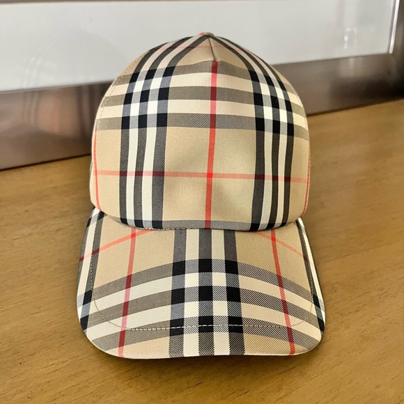 AUTHENTIC BURBERRY LOGO CAP (UNISEX SIZE M) - Picture 1 of 3